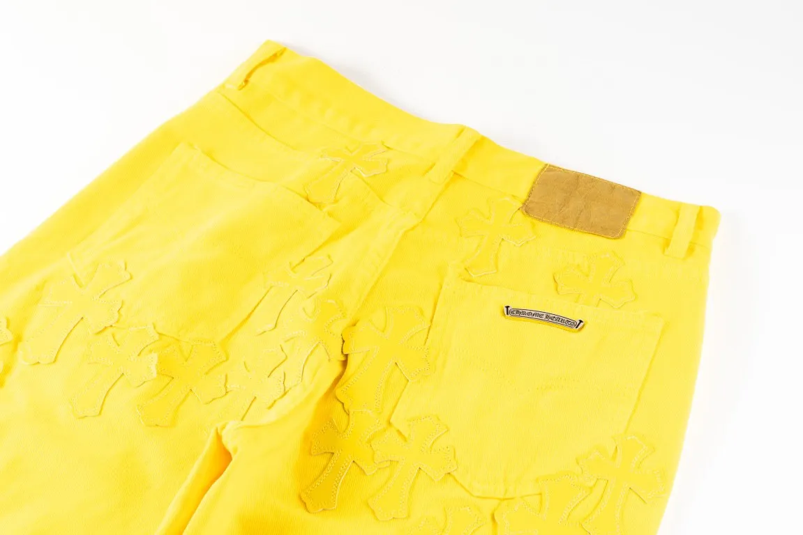 P270 New Chrome Hearts｜Cro Heart Fan Chengcheng’s same style of New York-limited large leather label dopamine yellow jeans. Charming dopamine personality jeans, indispensable for fashionistas. The same style for celebrities. A model touted by many bloggers. This new pair of pants is perfect in terms of shape and upper body. It is no exaggeration to say that making a pair of jeans is equivalent to the time of making 20 short-sleeved jeans. The fabric is made of high-quality imported denim. It has a unique high-end texture. I am very satisfied with it after washing and proofing several times. Style No.: 1613# Color: Yellow Size: 28 30 32 34